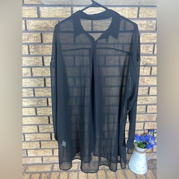 Sheer button down‎ - Picture 2 of 5